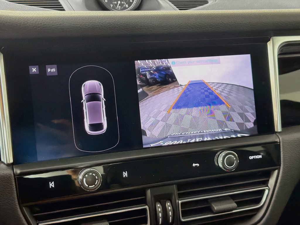 Certified 2023 Porsche Macan AWD/4WD image 17