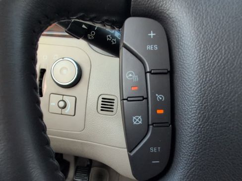 Used 2011 Cadillac DTS Luxury image 28