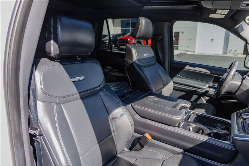 Used 2025 Ford Expedition Platinum w/ Stealth Appearance Package AWD/4WD image 29