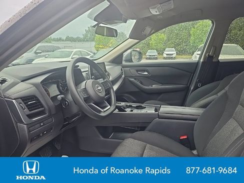 Used 2024 Nissan Rogue SV FWD image 10