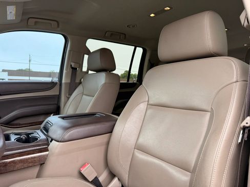 Used 2018 Chevrolet Suburban LT RWD image 12