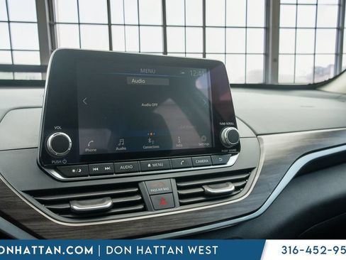 Used 2025 Nissan Altima 2.5 SV FWD image 9