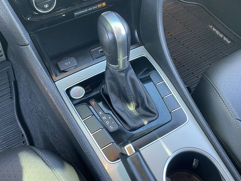 Used 2020 Volkswagen Passat 2.0T R-Line image 24