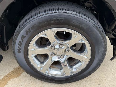 Used 2018 RAM 1500 Laramie AWD/4WD image 25