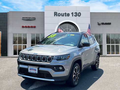 Used 2023 Jeep Compass Limited AWD/4WD image 2
