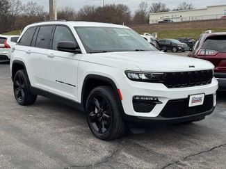 Used 2023 Jeep Grand Cherokee Limited w/ Black Appearance Package video 2