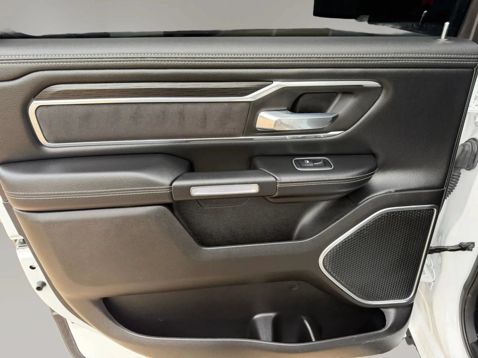 Used 2023 RAM 1500 Laramie AWD/4WD image 24