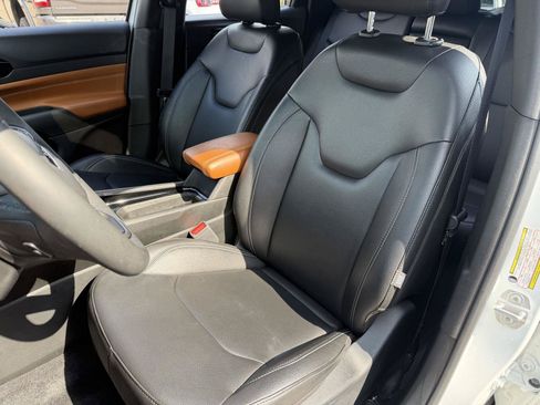 Certified 2025 Jeep Compass Limited AWD/4WD image 16