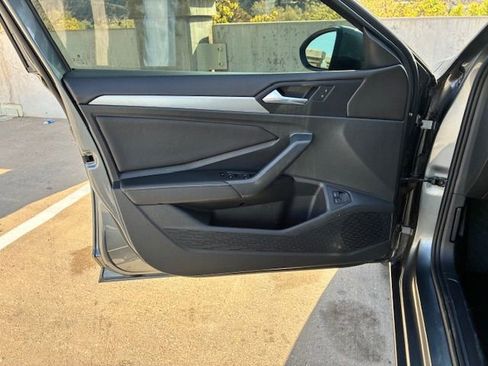 Used 2024 Volkswagen Jetta SE image 10