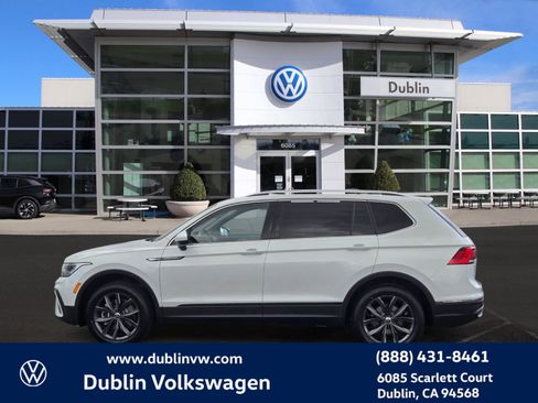 Certified 2023 Volkswagen Tiguan SE w/ Panoramic Sunroof Package image 7