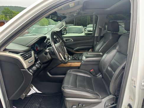 Used 2019 GMC Yukon XL Denali AWD/4WD image 9