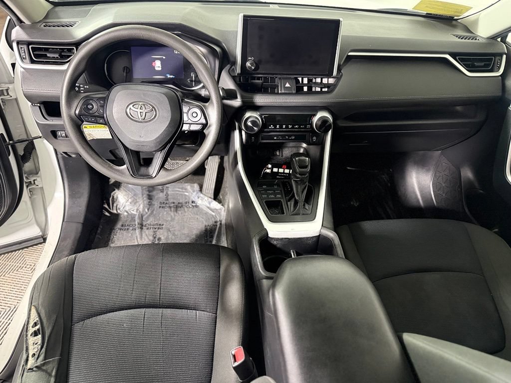 Used 2023 Toyota RAV4 LE AWD/4WD image 10