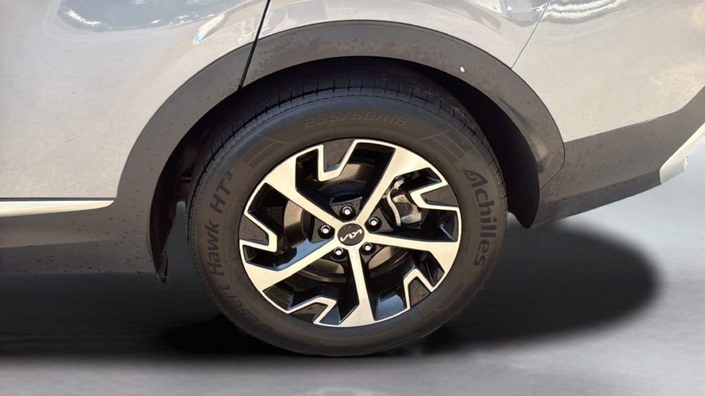 Used 2025 Kia Sportage EX FWD image 19