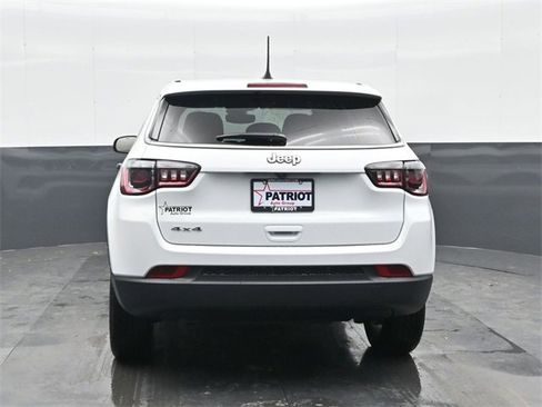 Used 2025 Jeep Compass Sport w/ Mopar Graphics Package image 3