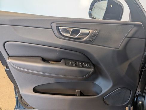 Used 2023 Volvo XC60 B5 Plus image 11