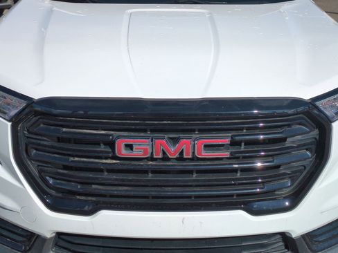 Used 2023 GMC Terrain SLE w/ Driver Convenience Package image 9