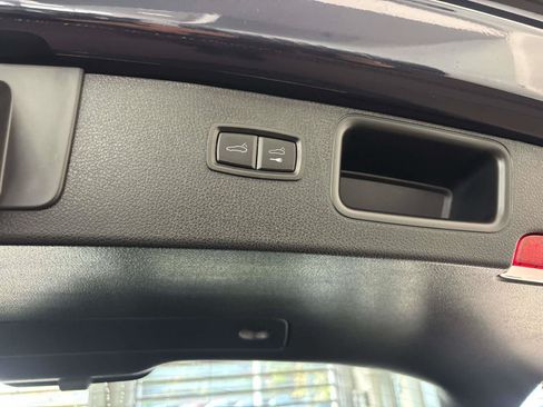 Used 2023 Porsche Macan AWD/4WD image 11