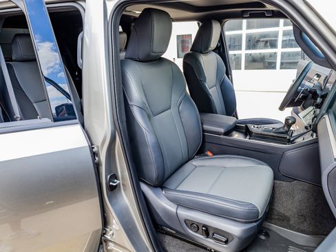 Used 2026 Lexus GX 550 w/ Accessory Package (2T) image 29