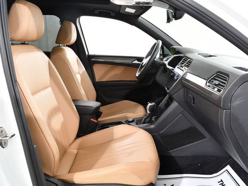 Used 2022 Volkswagen Tiguan SE image 10