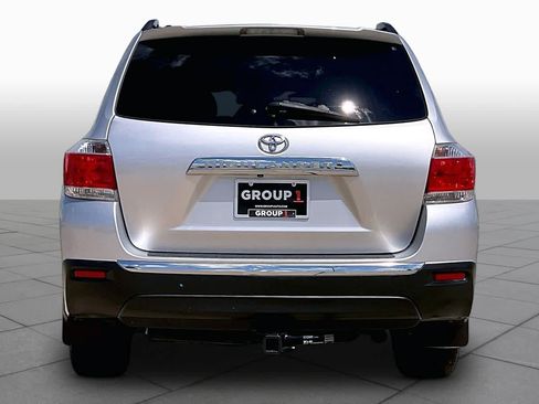 Used 2012 Toyota Highlander Limited w/ Tow Pkg FWD image 4