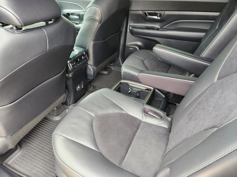 Used 2024 Toyota Grand Highlander AWD Hybrid image 27