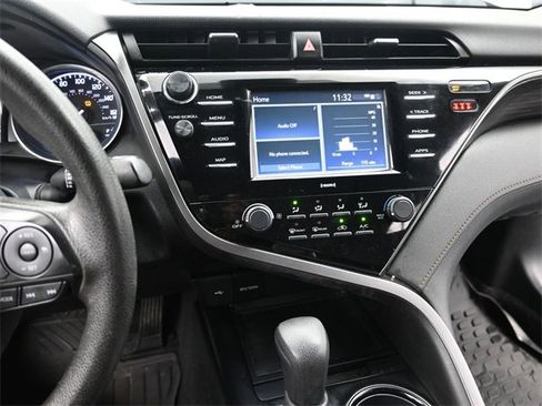 Used 2020 Toyota Camry LE image 21