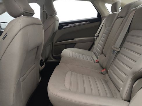 Used 2019 Ford Fusion SE image 18