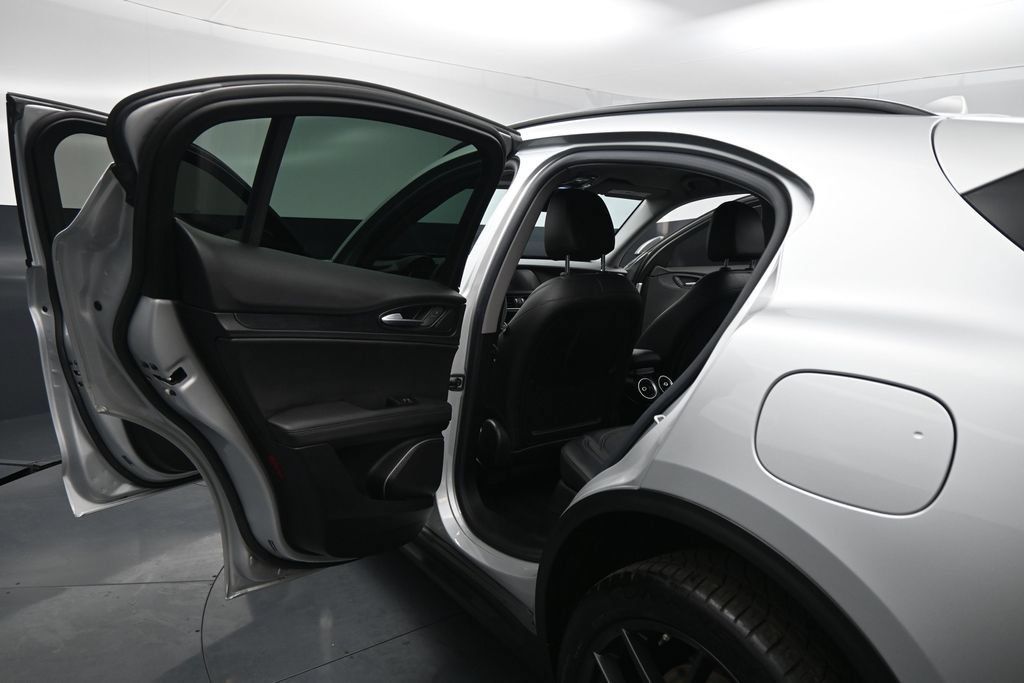 Used 2020 Alfa Romeo Stelvio w/ Nero Edizione RWD image 16