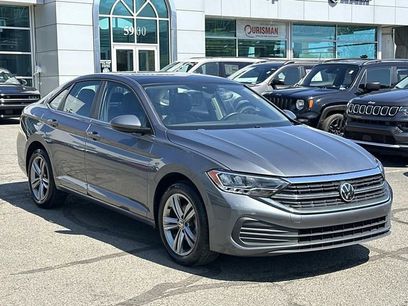 Used 2024 Volkswagen Jetta SE w/ Panoramic Sunroof Package