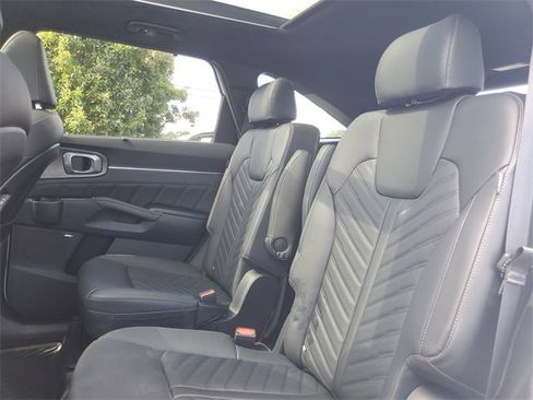 Used 2024 Kia Sorento SX Prestige image 10