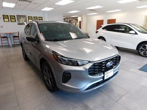 Certified 2023 Ford Escape ST-Line w/ Tech Pack #1 AWD/4WD image 3