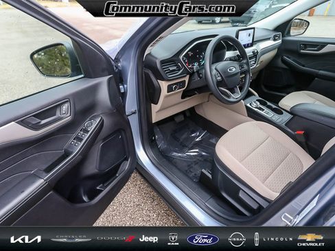 Used 2022 Ford Escape SE image 11