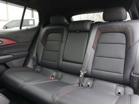 Used 2025 Chevrolet Equinox EV RS w/ Convenience Package II image 9