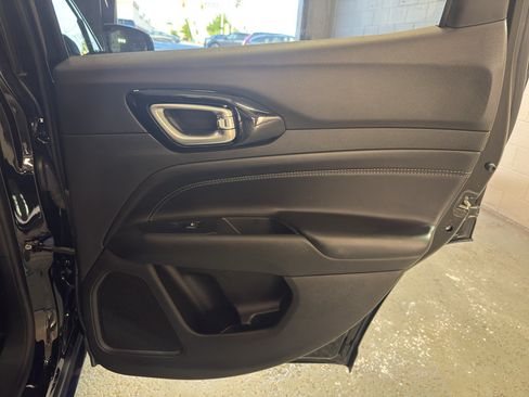 Used 2022 Jeep Compass Latitude AWD/4WD image 26