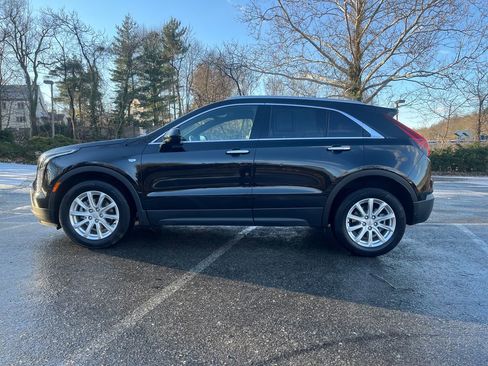 Used 2023 Cadillac XT4 Luxury w/ Cold Weather Package image 7