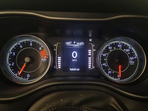 Used 2021 Jeep Cherokee Latitude FWD image 23