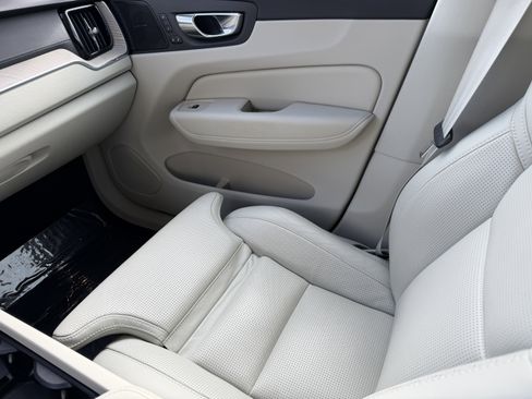 Certified 2023 Volvo XC60 T8 Ultimate image 17