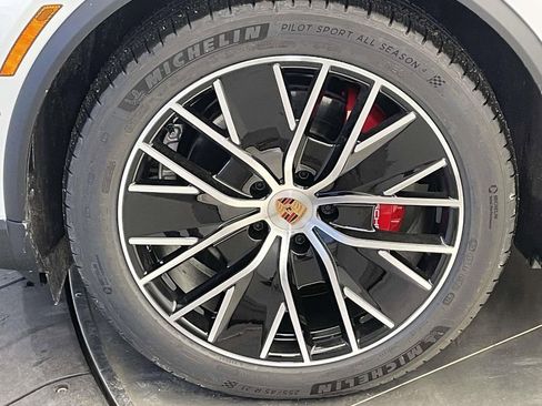 New 2025 Porsche Macan 4S Electric image 11