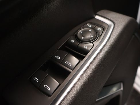 Used 2025 GMC Sierra 1500 SLT AWD/4WD image 8