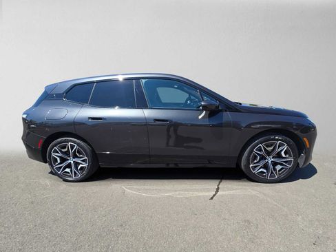 Used 2024 BMW iX xDrive50 w/ Premium Package AWD/4WD image 2