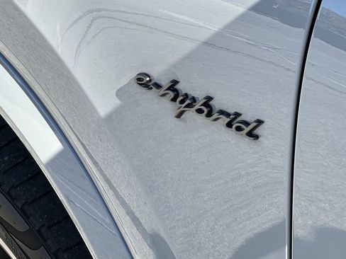 Certified 2022 Porsche Cayenne Platinum Edition image 11