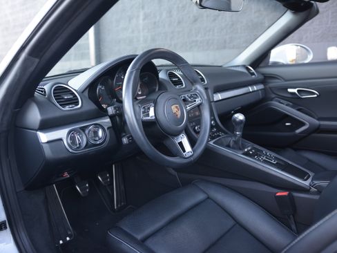 Certified 2024 Porsche 718 Boxster image 4