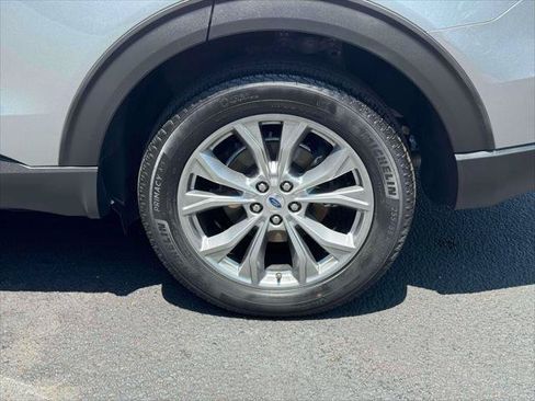 Used 2023 Ford Explorer XLT w/ Equipment Group 202A AWD/4WD image 11