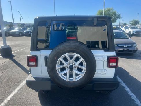Used 2023 Jeep Wrangler Sport AWD/4WD image 4