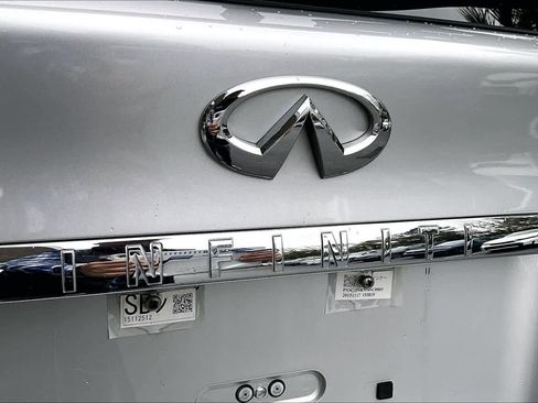 Used 2016 INFINITI QX70 w/ Premium Package image 31