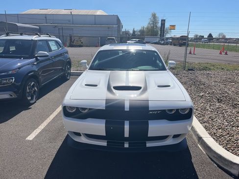 Used 2016 Dodge Challenger SRT Hellcat image 1