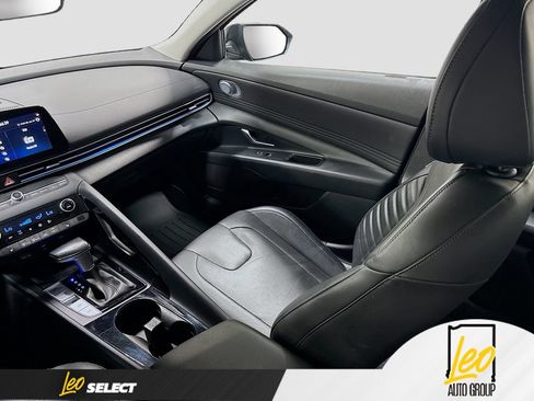 Used 2022 Hyundai Elantra Limited FWD image 28