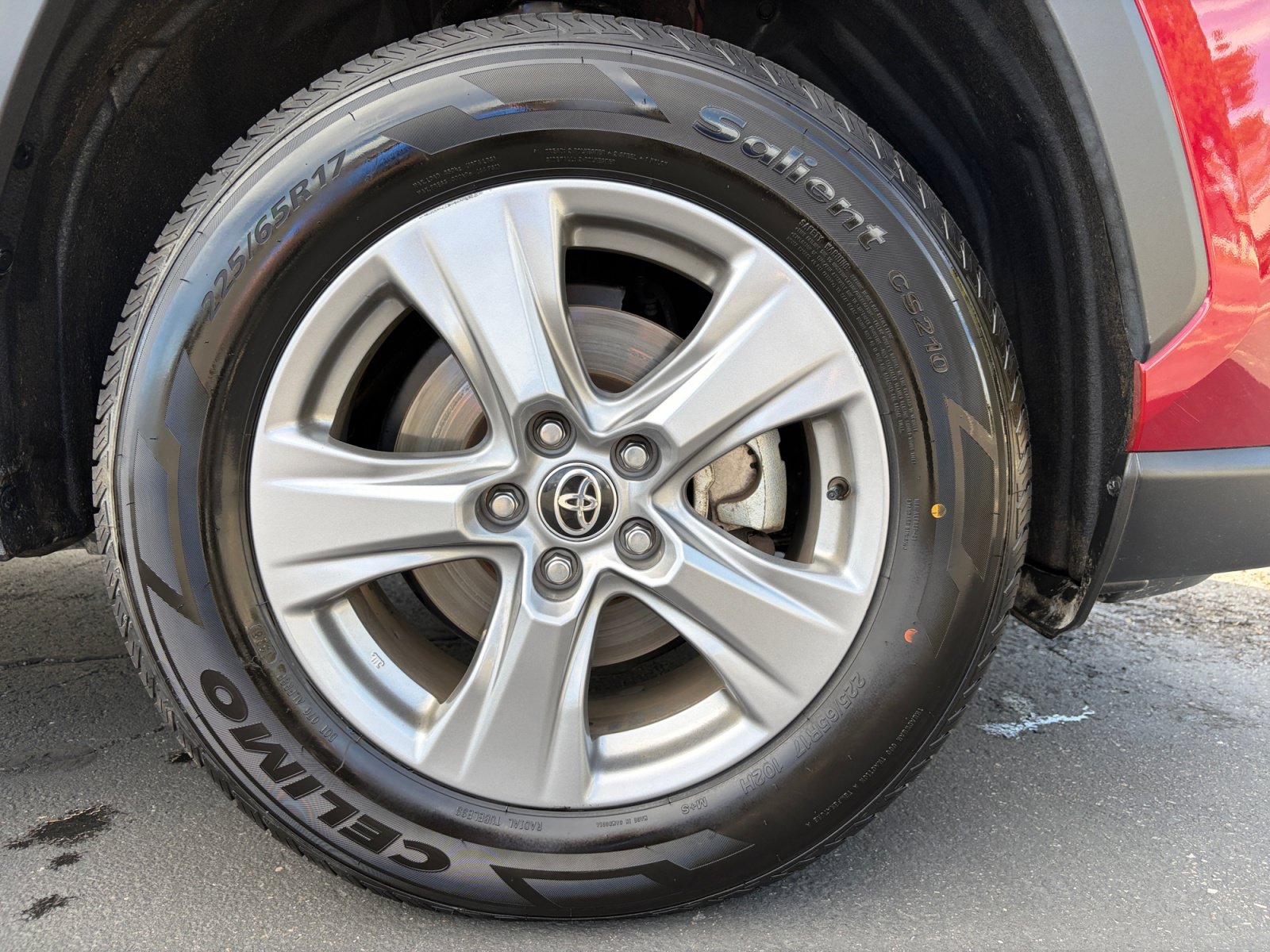 Used 2025 Toyota RAV4 XLE AWD/4WD image 30