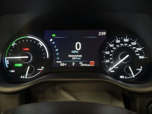 Used 2025 Toyota Sienna XLE image 18