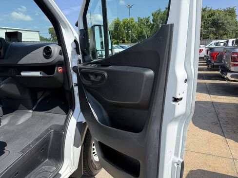 Used 2020 Mercedes-Benz Sprinter 2500 w/ Driver Convenience Package image 11